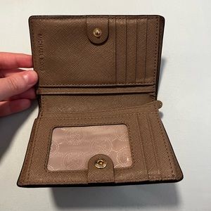 EUC BIFOLD MICHAEL KORS WALLET